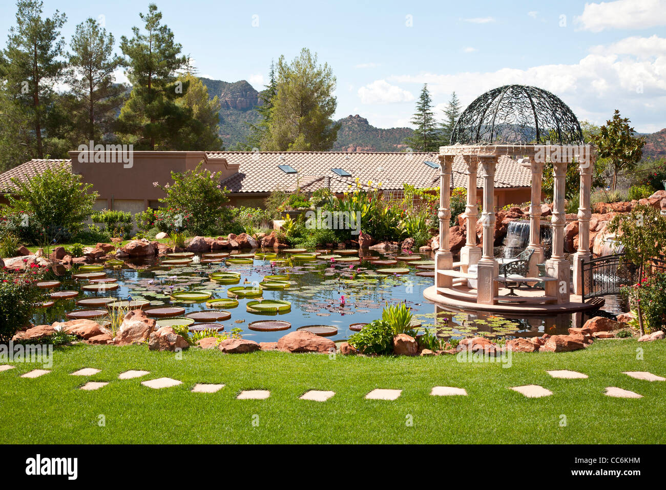 Landscaped garden hi-res stock photography and images - Alamy