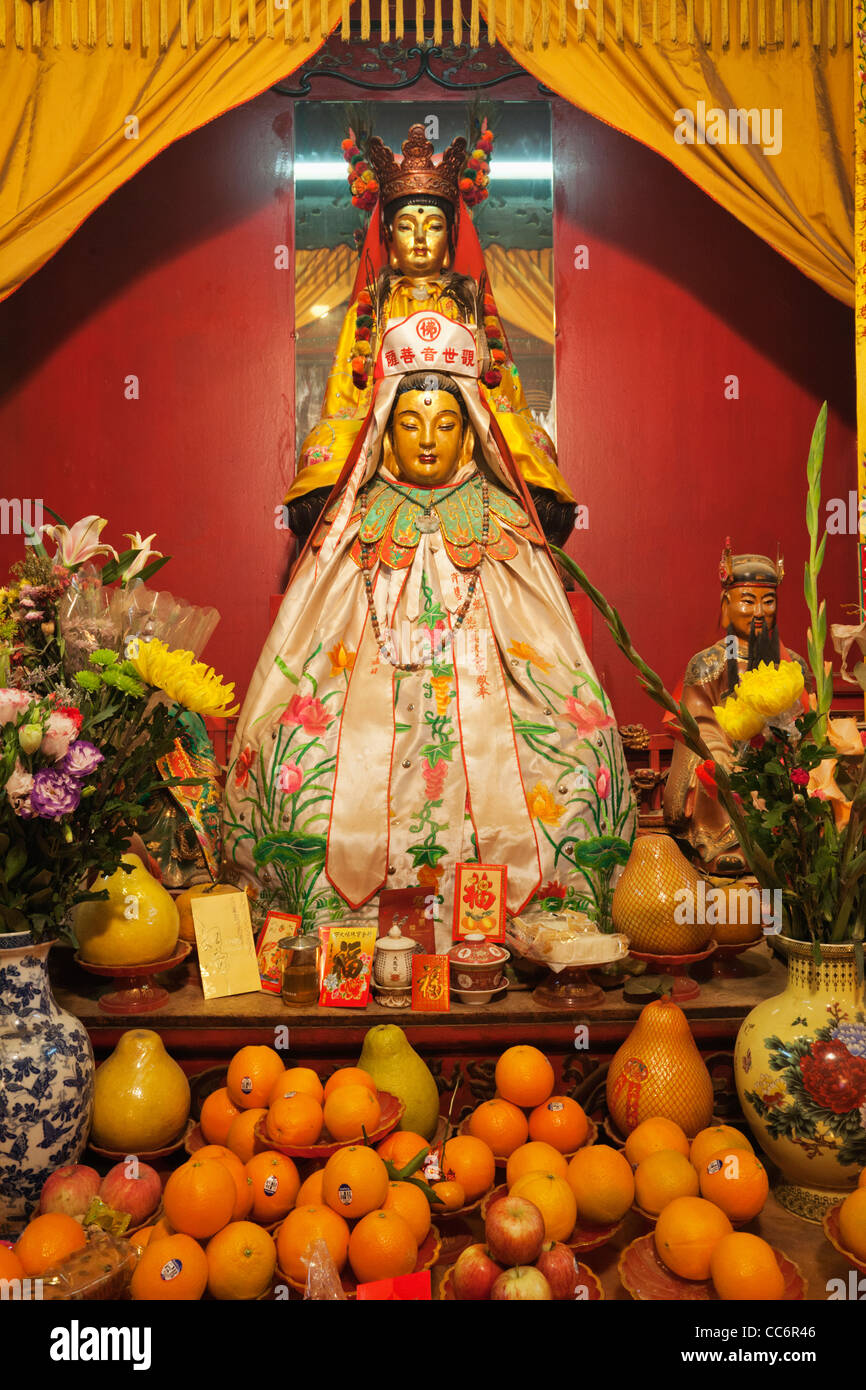 Taoist temple shrine statues hi-res stock photography and images - Alamy