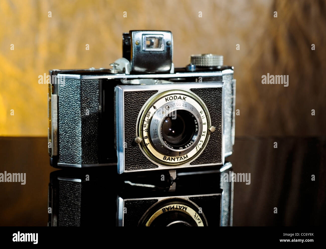 Kodak Bantam 1930's 828 mini folding film camera, one of the first pocket sized cameras Stock Photo