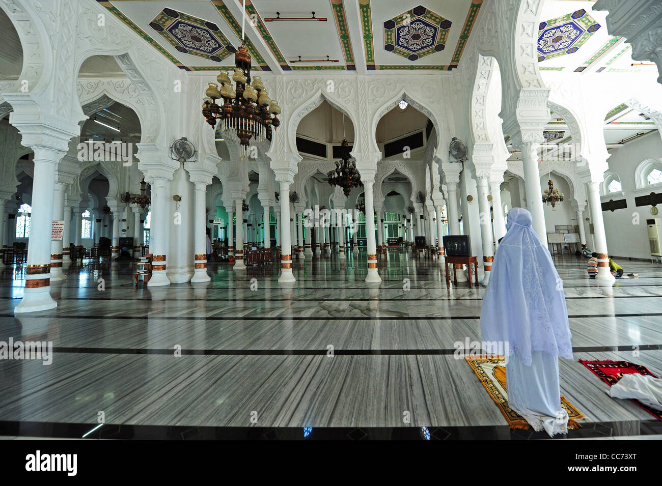 Indonesia, Sumatra, Banda Aceh, women with veil praying at Baiturrahman Grand Mosque (Mesjid Raya Baiturrahman) Stock Photo