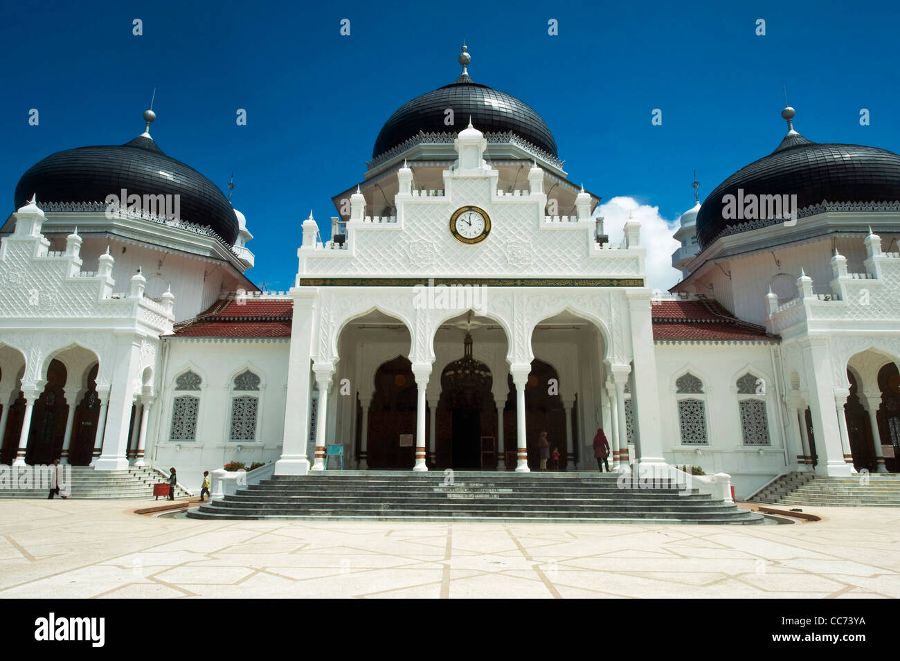 Indonesia, Sumatra, Banda Aceh, Baiturrahman Grand Mosque (Mesjid Raya Baiturrahman) against blue sky Stock Photo
