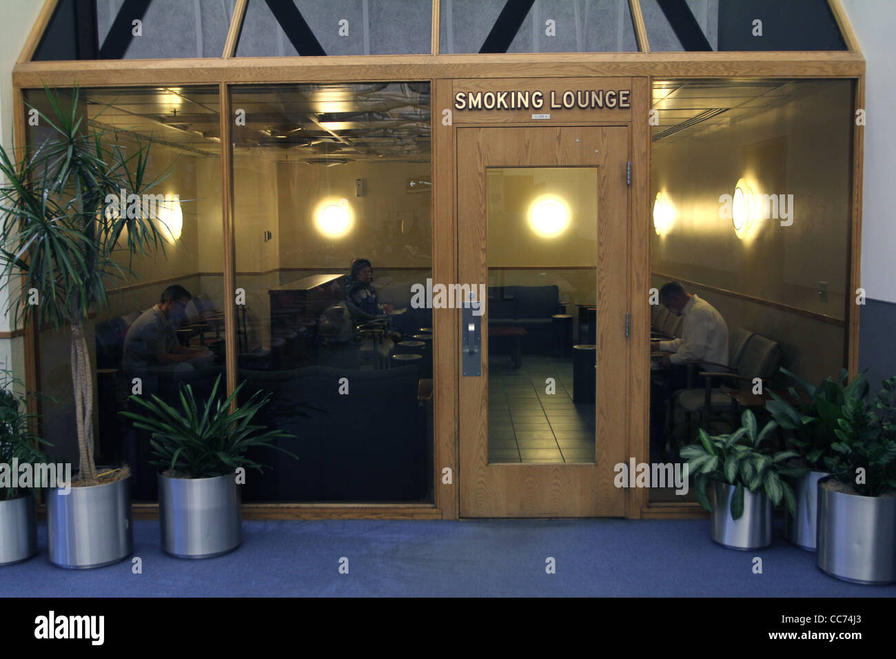 Smoking at airport hires stock photography and images Alamy