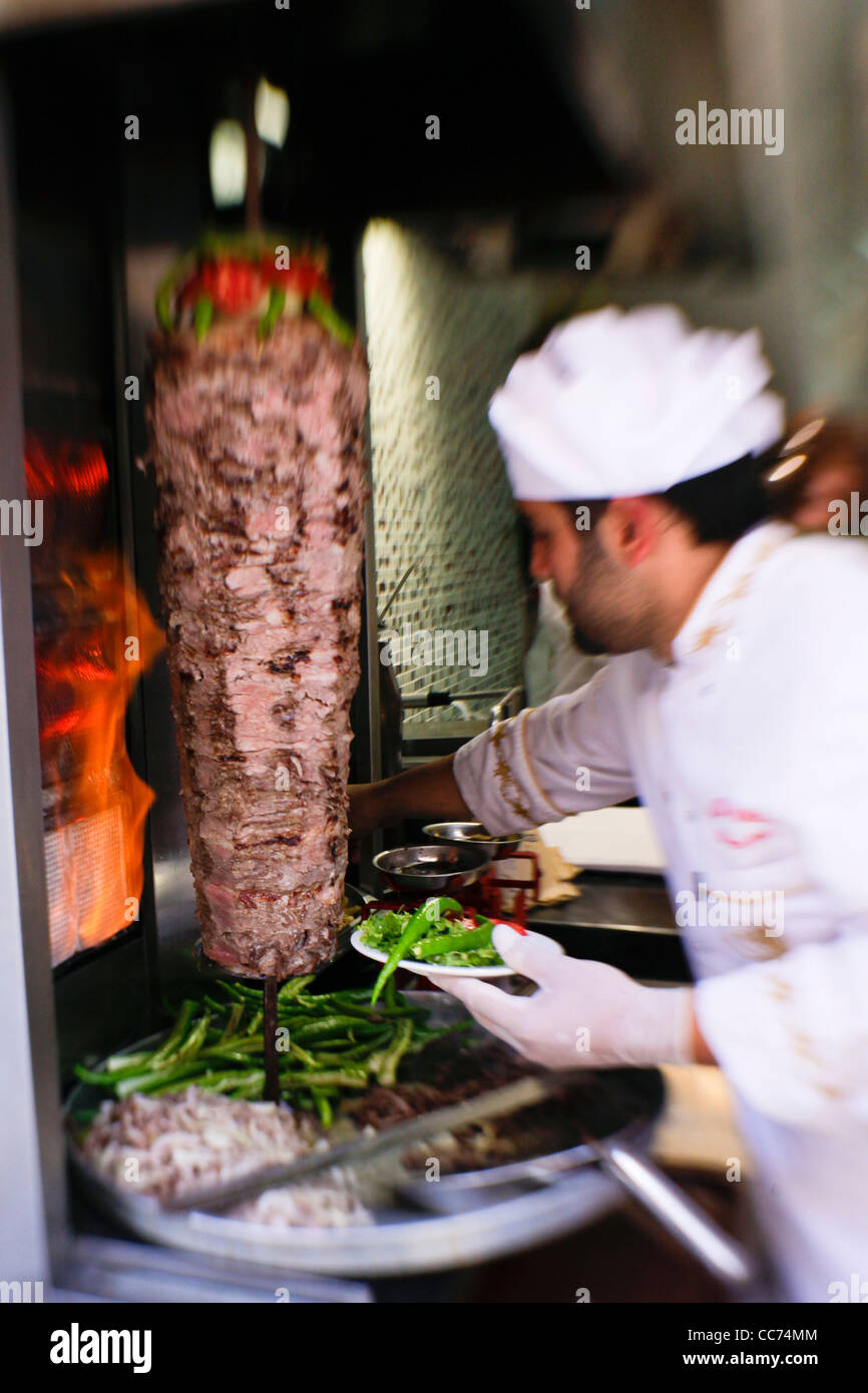 Istanbul, Turkey. Lamb gyros cooking on a spit Stock Photo Alamy