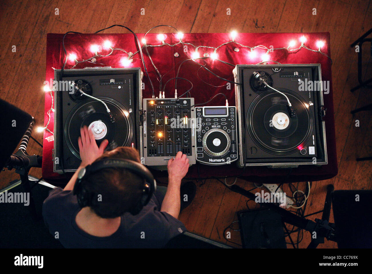 Dj scratching hires stock photography and images Alamy