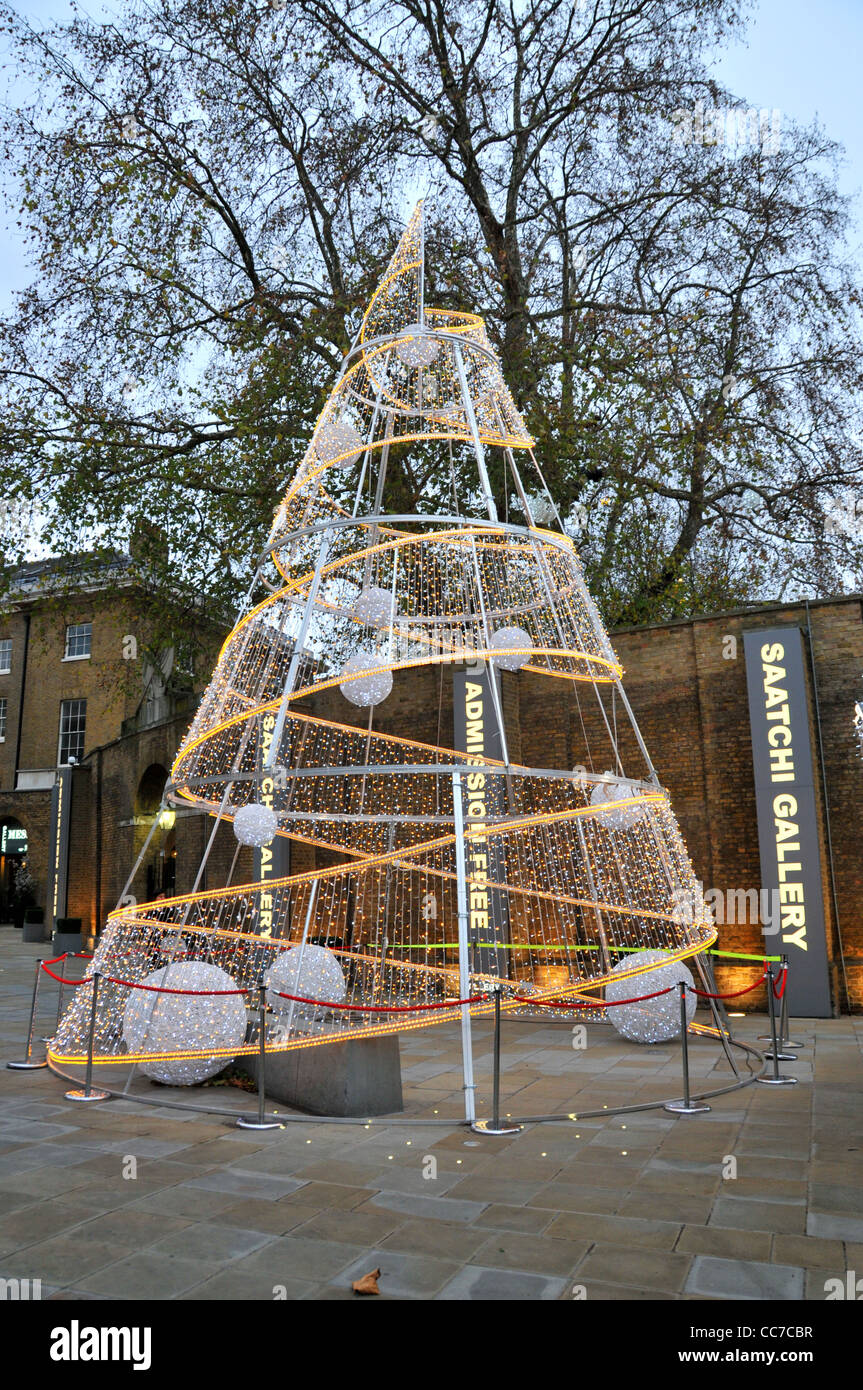 Christmas Tree Sloane Square Saatchi Gallery Stock Photo - Alamy