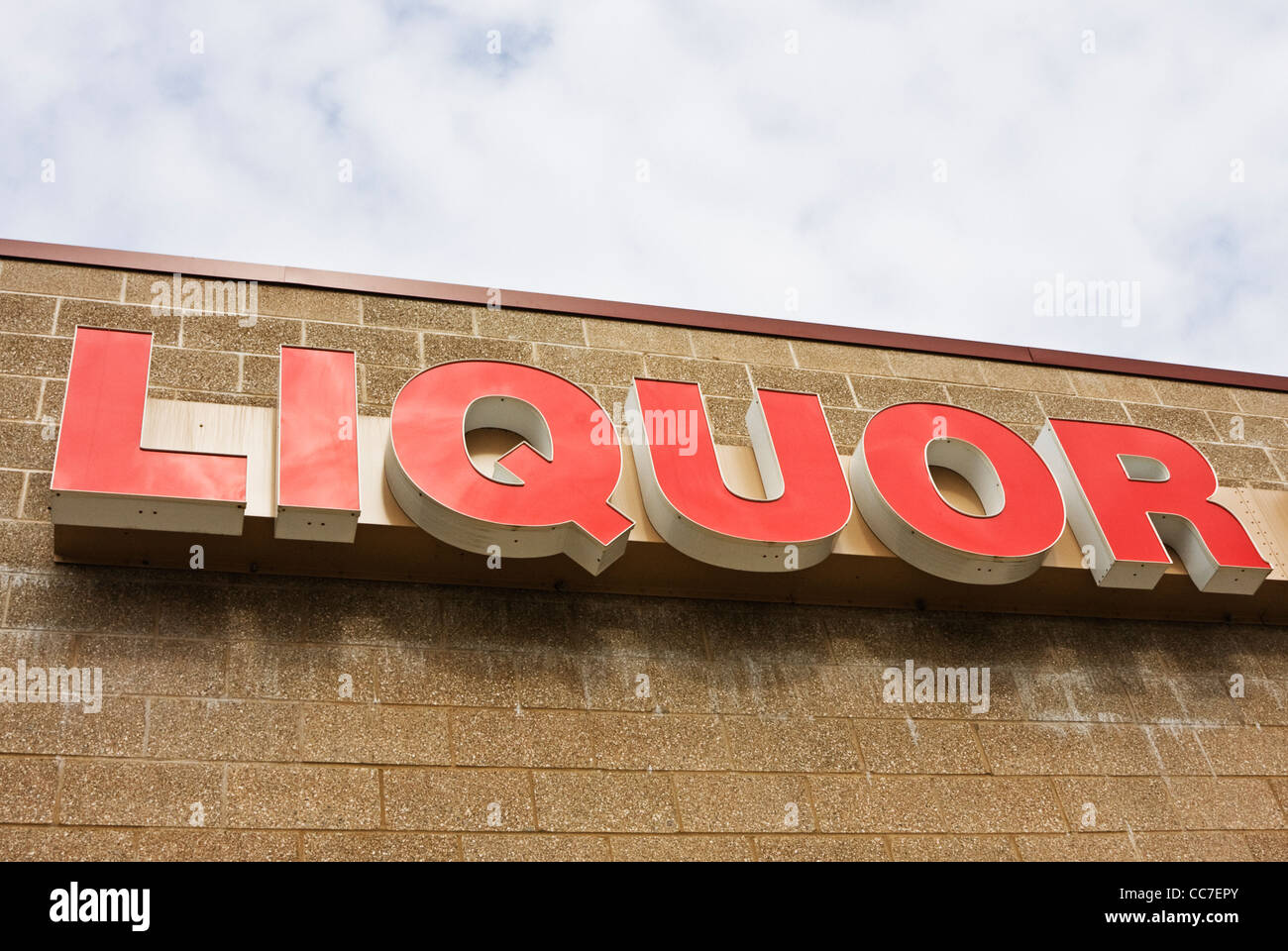 Liquor store sign hires stock photography and images Alamy