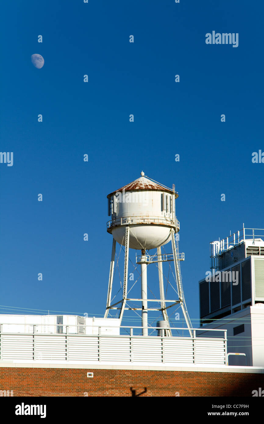 Rooftop water tank hires stock photography and images Alamy