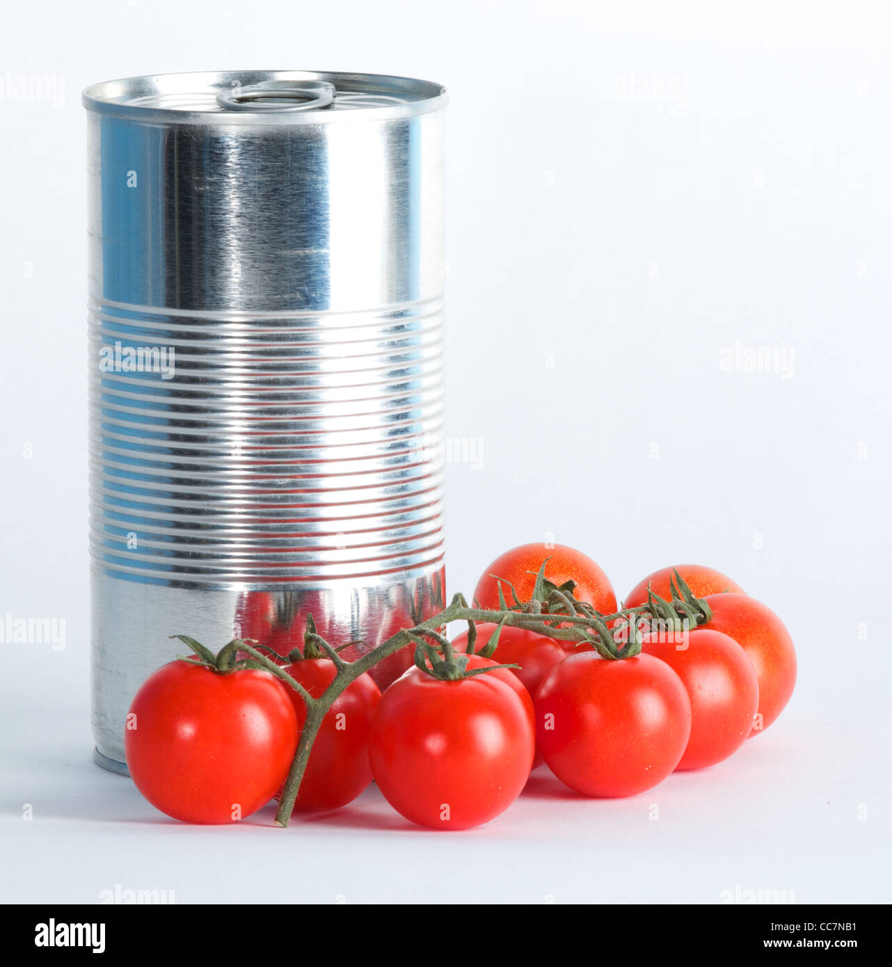 Tin tomatoes hi-res stock photography and images - Alamy