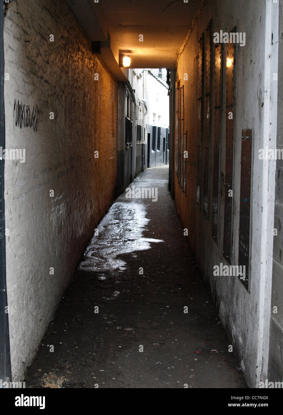 Seedy alley hires stock photography and images Alamy