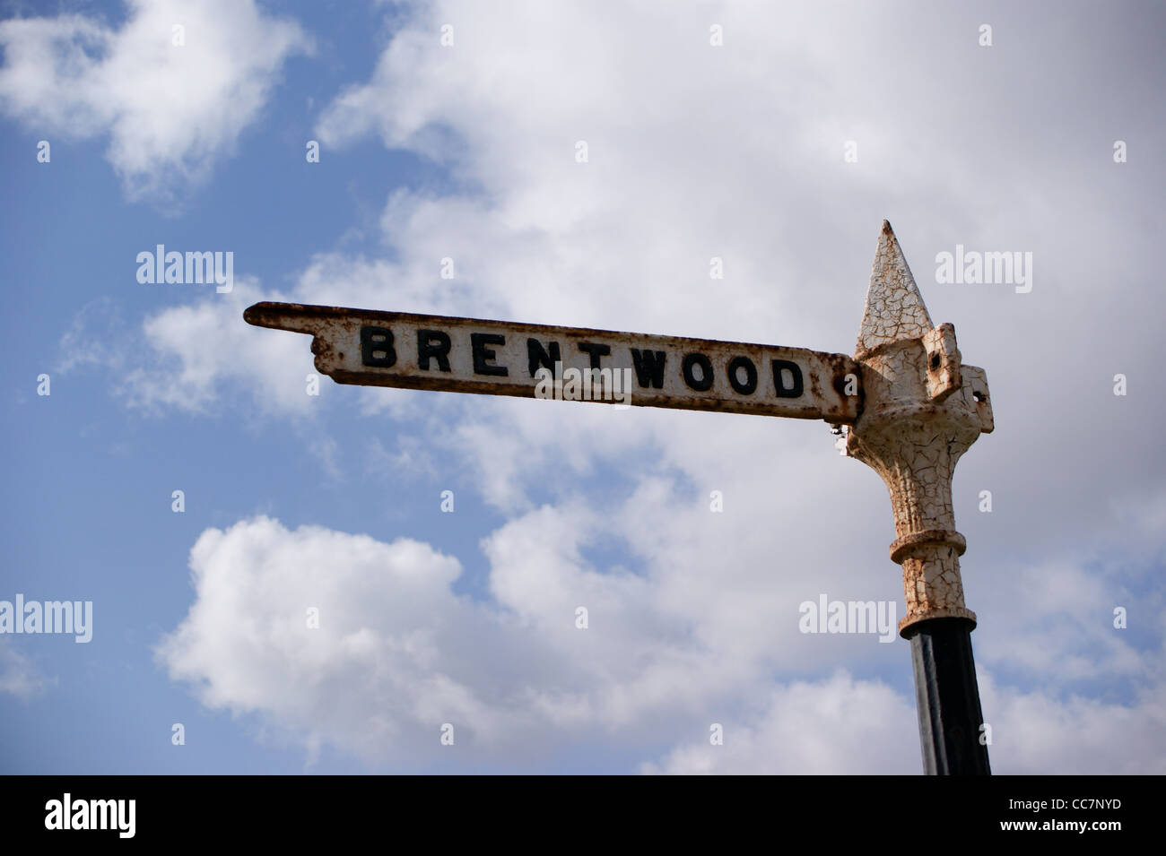 Cast iron finger post showing the way to Brentwood,  Norwood End, Fyfield, Essex Stock Photo