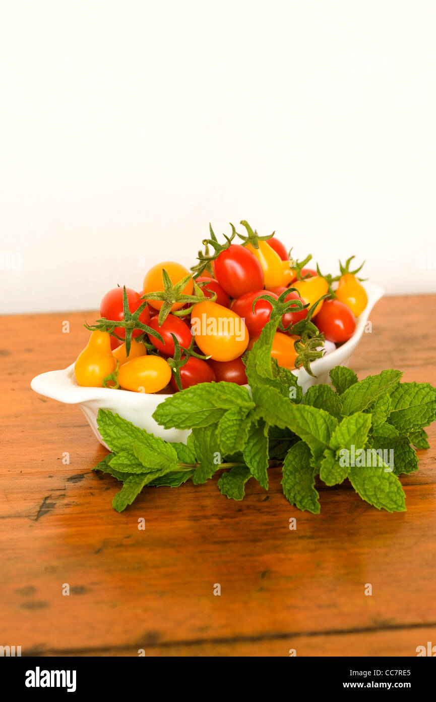 red and yellow cherry tomatoes Stock Photo - Alamy
