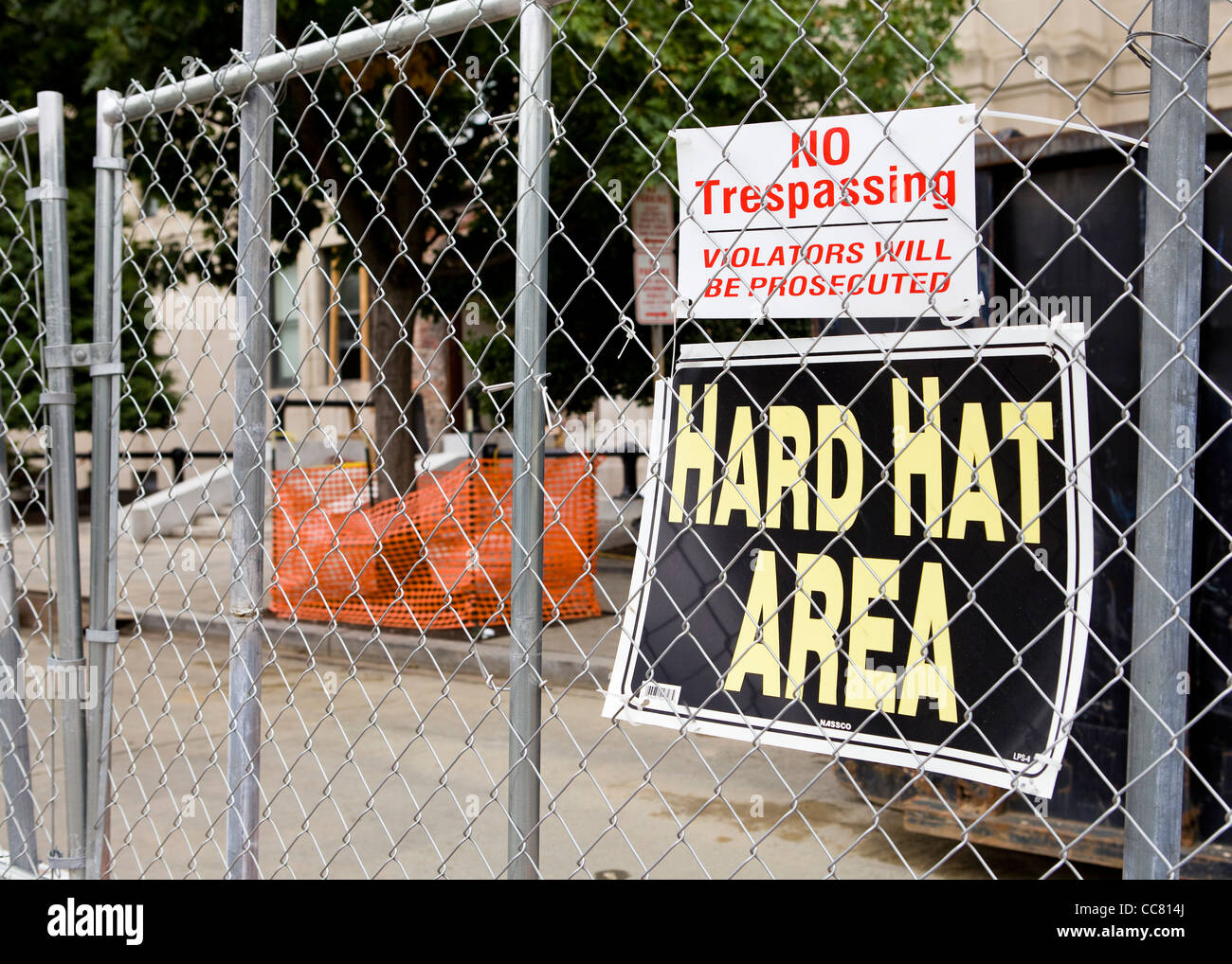 Hard hat area sign on fence Stock Photo Alamy