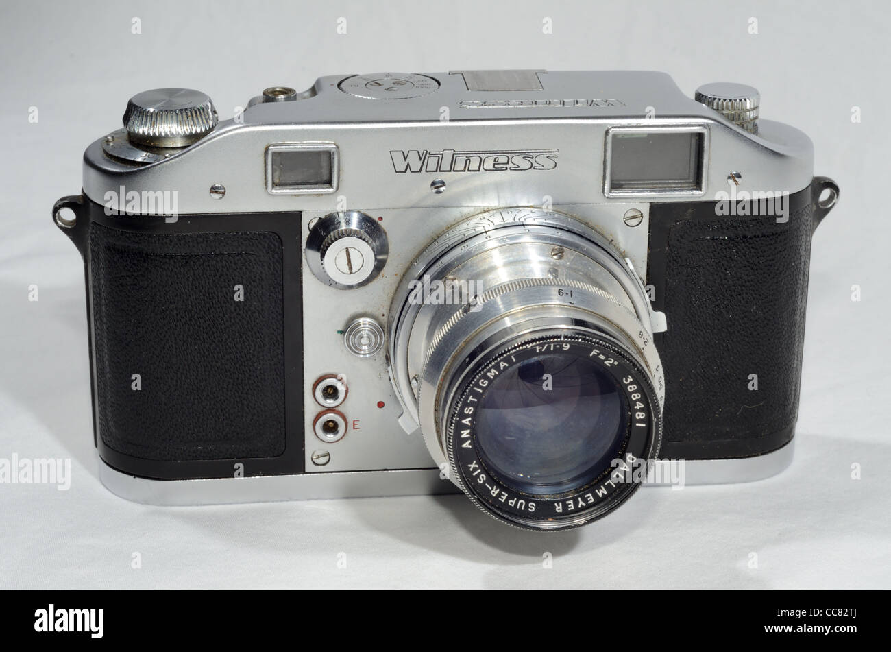 1952 Ilford Witness 35mm Rangefinder Camera Stock Photo - Alamy