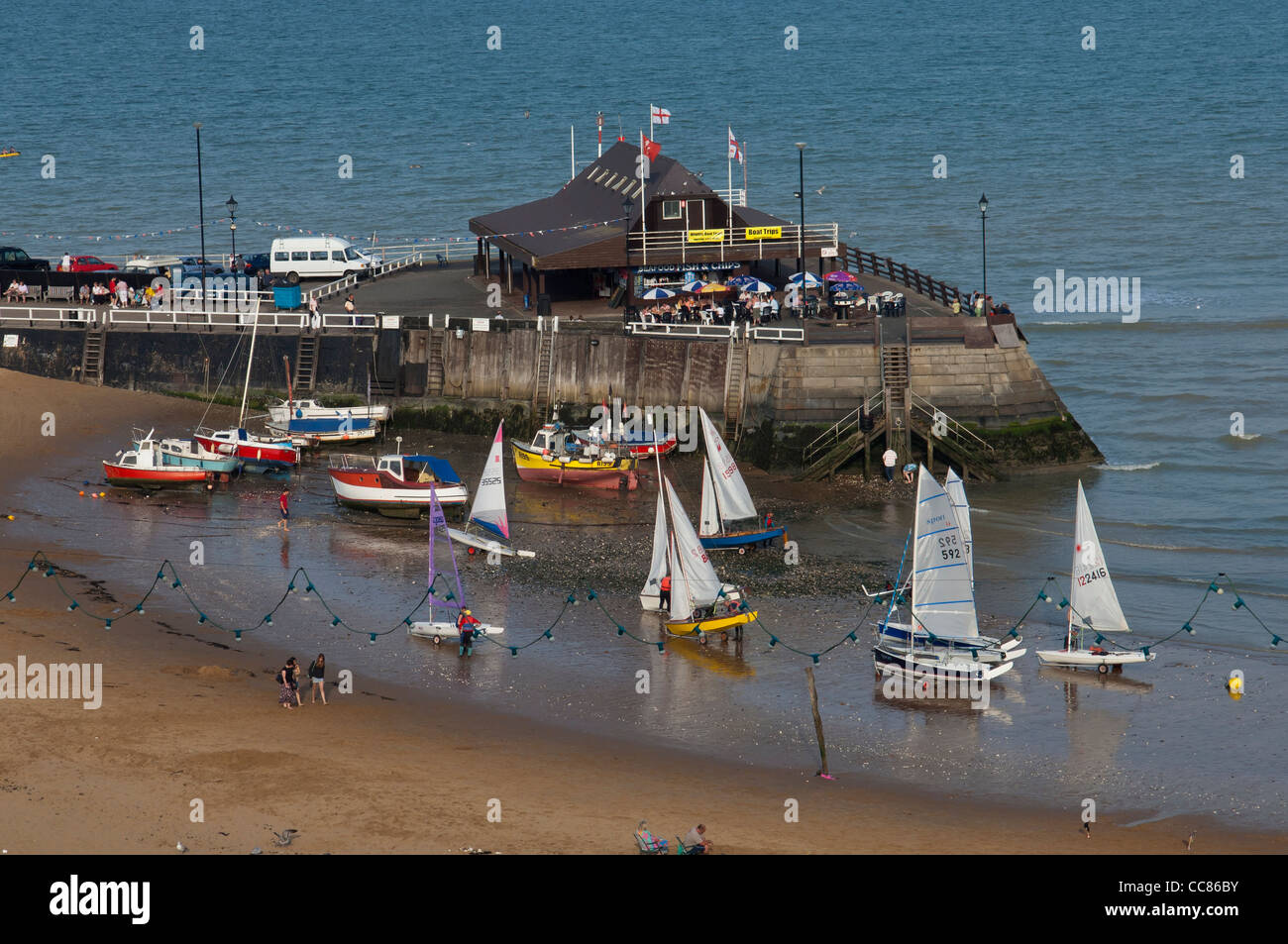 Broadstairs pier hires stock photography and images Alamy