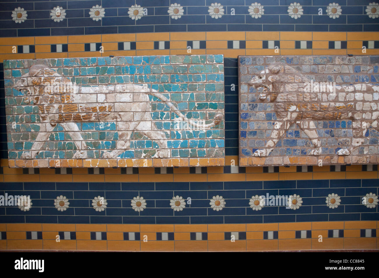 Ishtar gate lion hi-res stock photography and images - Alamy