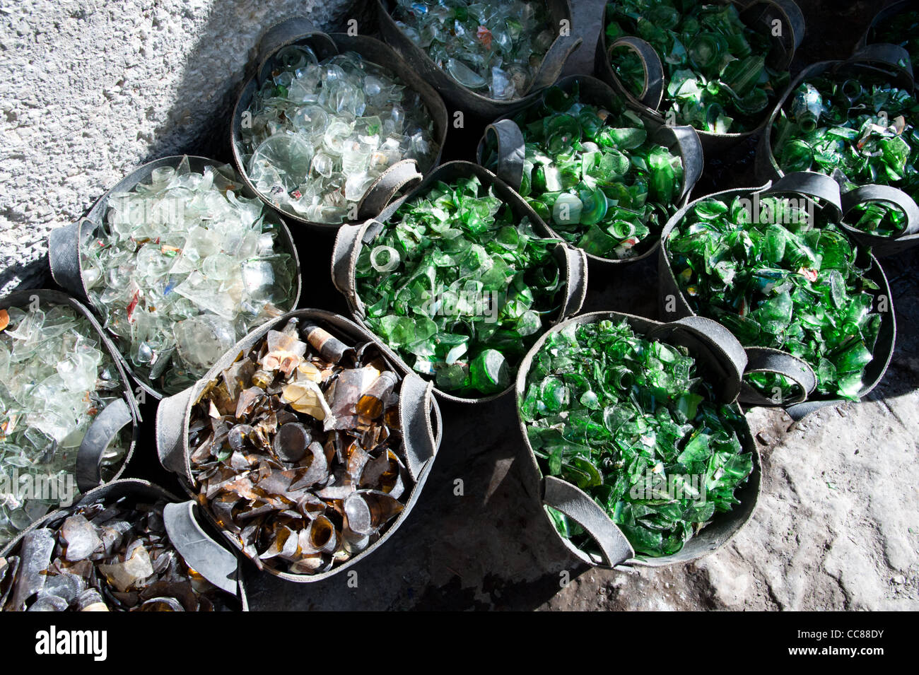 Broken ceramics hires stock photography and images Alamy