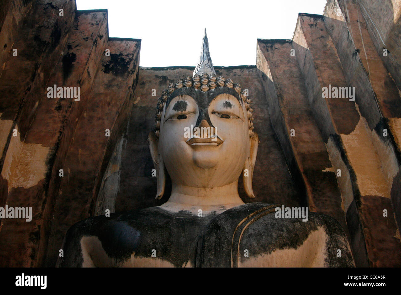 Buddha figure inside the 'Wat Si Chum' temple. Sukhothai Historical park, Thailand. Stock Photo