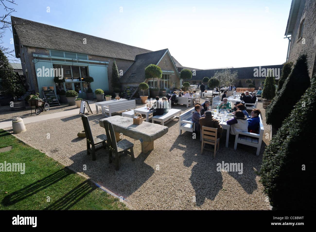 Open air dining at Daylesford Organic near StowontheWold