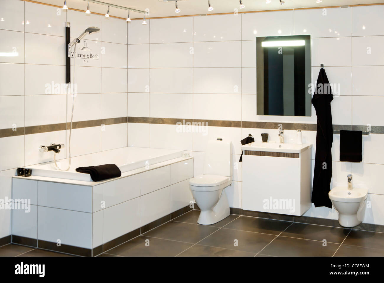 Modern white bathroom interior Stock Photo - Alamy