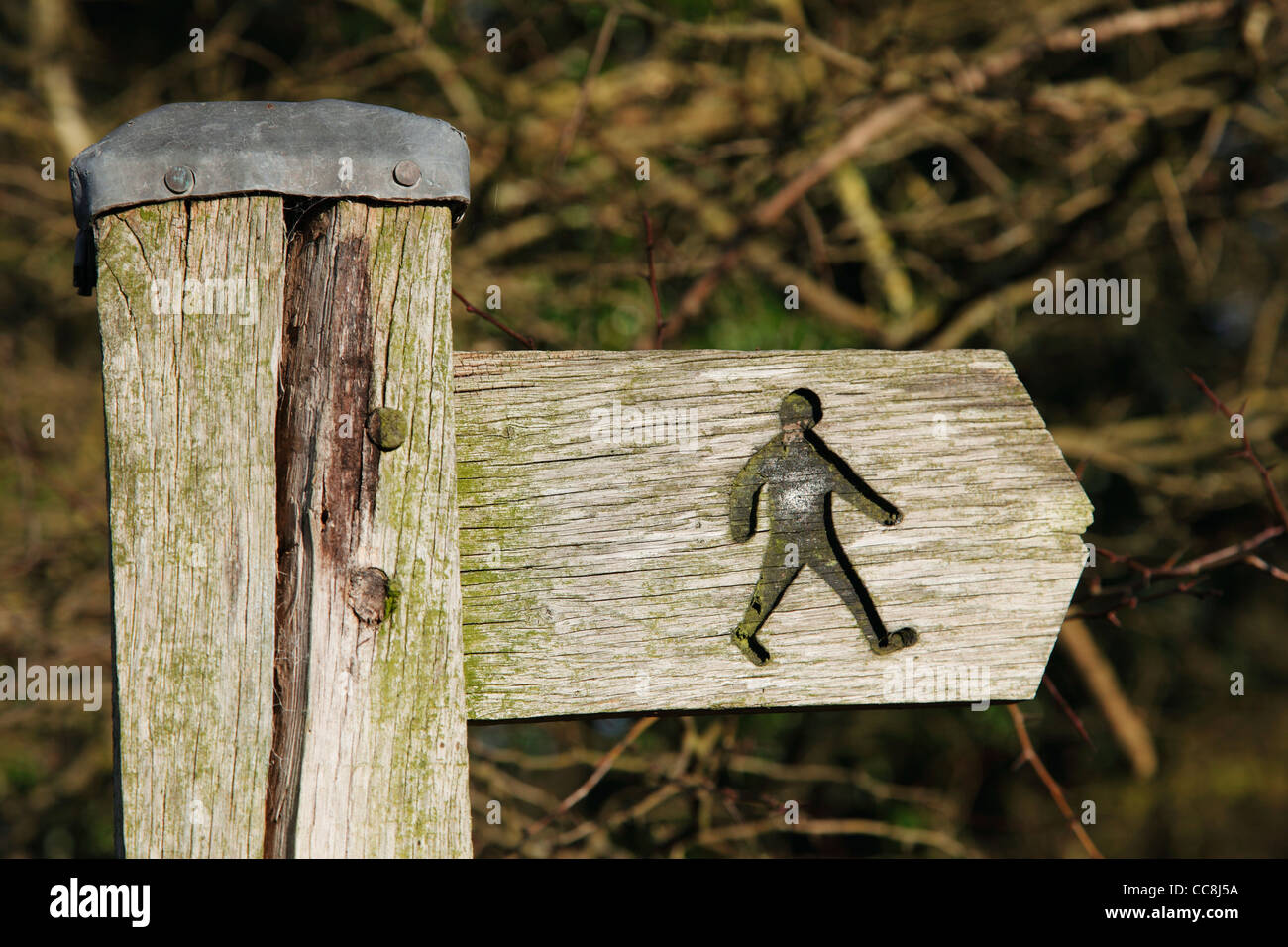 A public footpath sign in the English countryside Stock Photo - Alamy