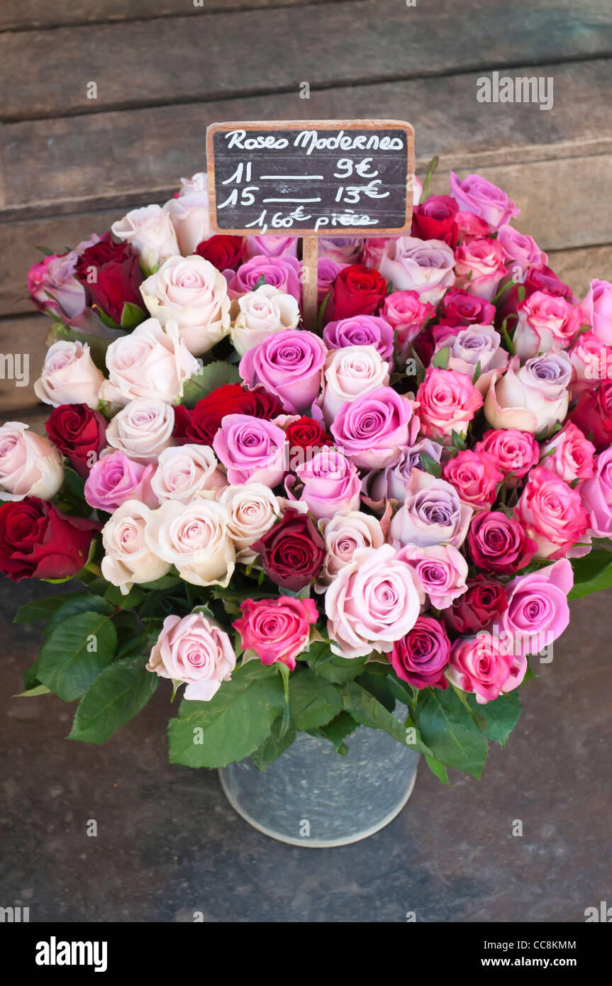 Roses for sale hi-res stock photography and images - Alamy