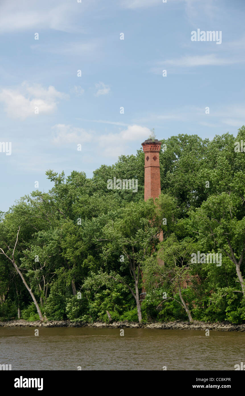 New York, Hudson River. Historic ice house ruins Stock Photo Alamy