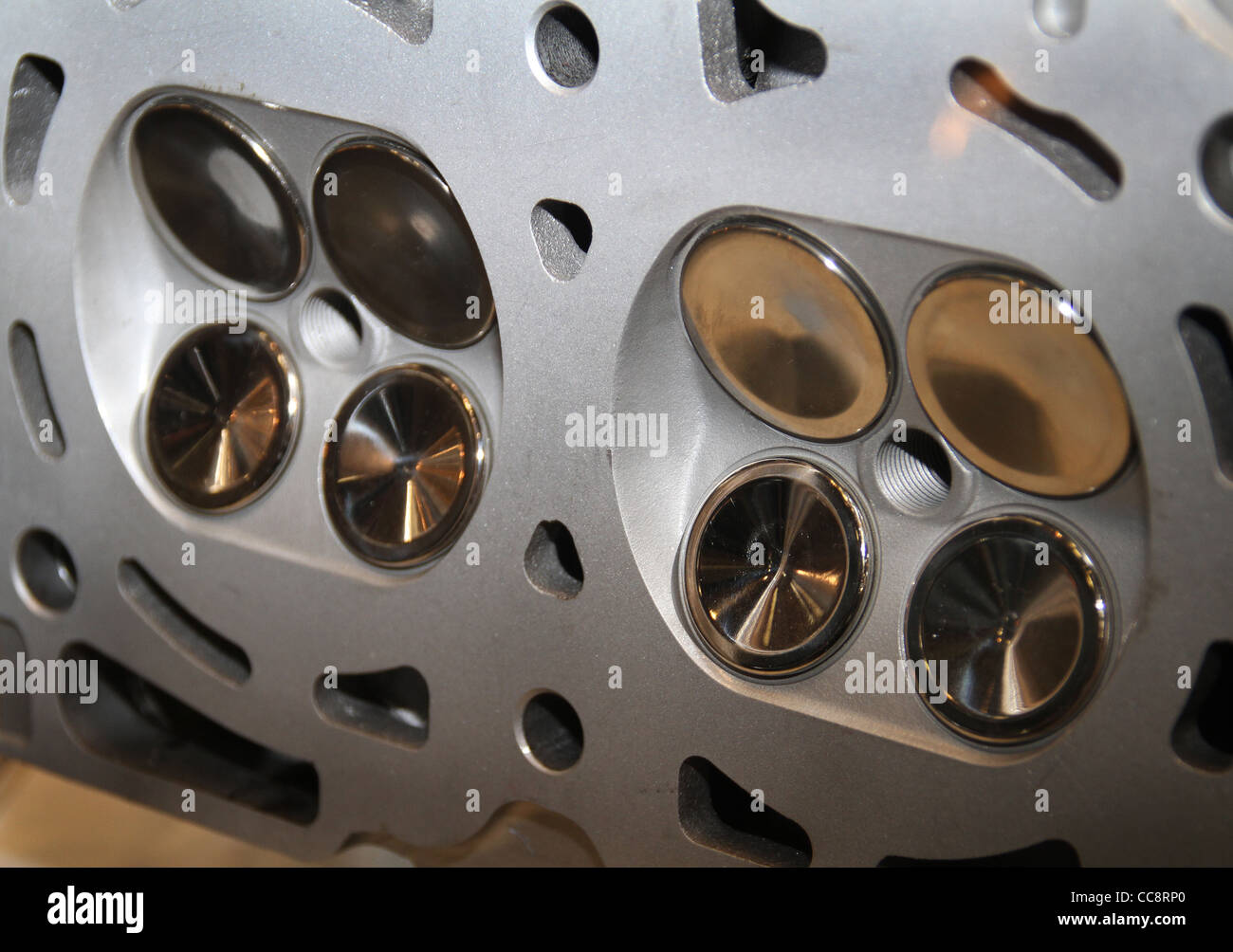 Cylinder head hires stock photography and images Alamy