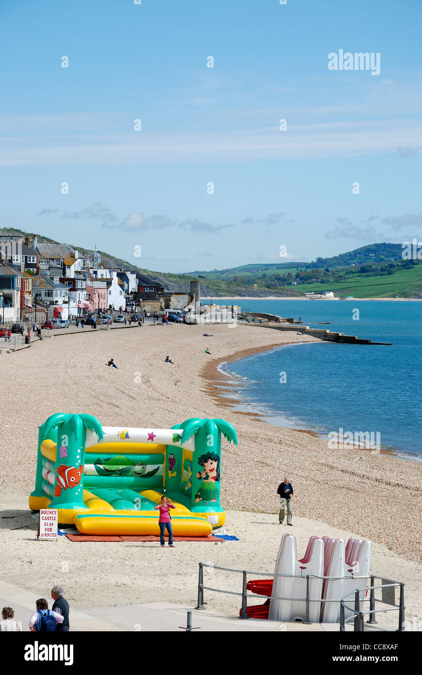 Lyme regis beach hi-res stock photography and images - Alamy