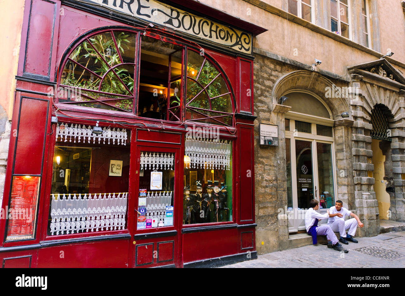 Le Tire Bouchon Restaurant, in old town Vieux Lyon, France (UNESCO World Heritage Site) Stock Photo