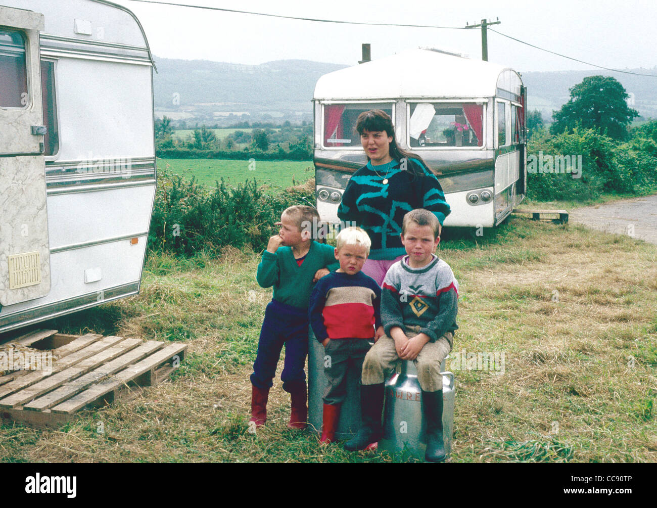 A 'Traveller ' family camped on the roadside in Co Wicklow Ireland Stock Photo