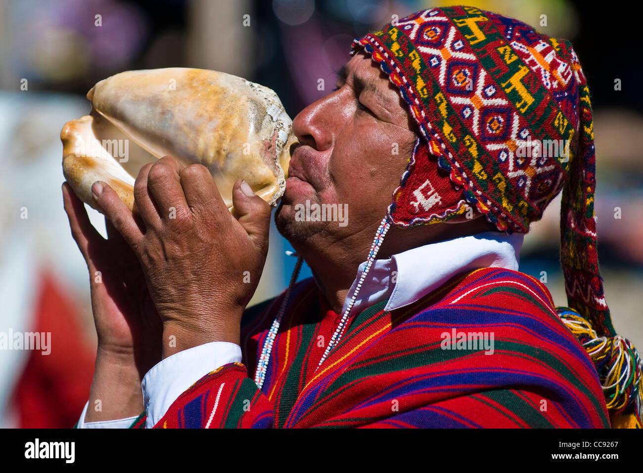Peru man poncho hi-res stock photography and images - Alamy