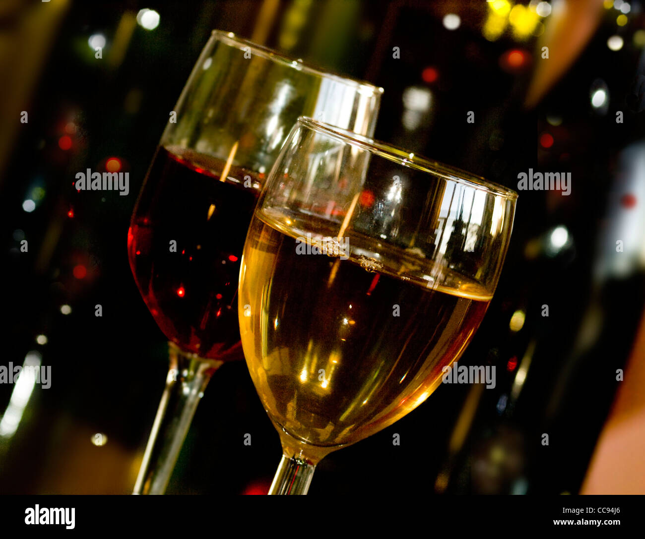 White wine and red wine, romantic celebration Stock Photo Alamy