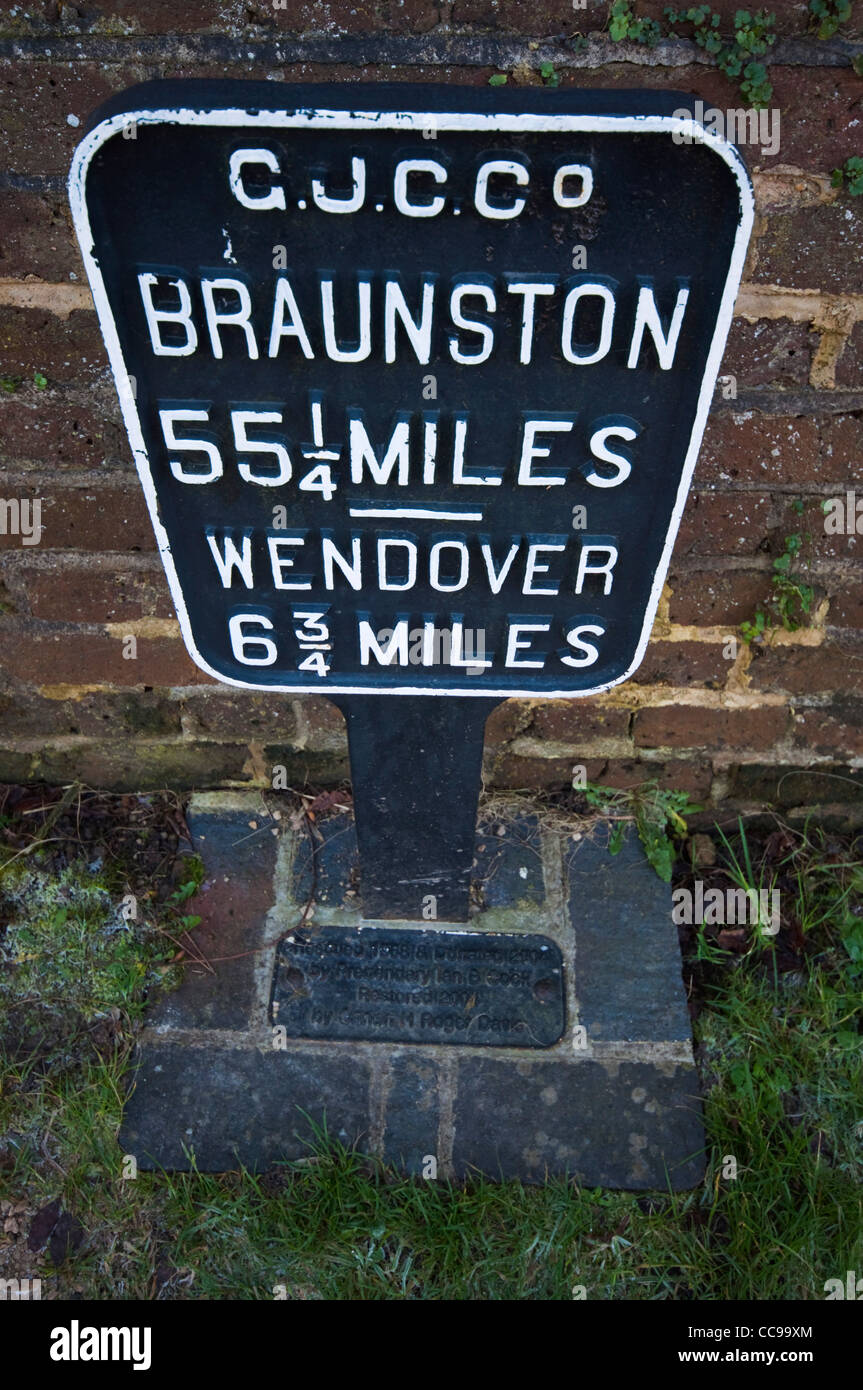 Mile marker showing distance to Braunston and Wendover at Bulbourne Junction on the Grand Union Canal, Herts UK Stock Photo