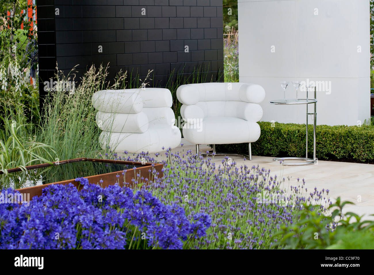 Outdoor living room in contemporary garden design. Stock Photo