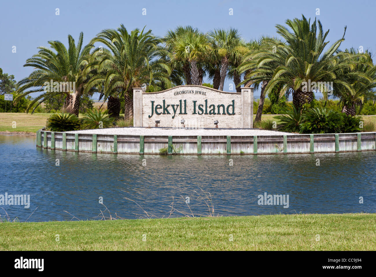 Welcome sign at the entrance to the Georgian Jewel, Jekyll Island, Georgia. Stock Photo