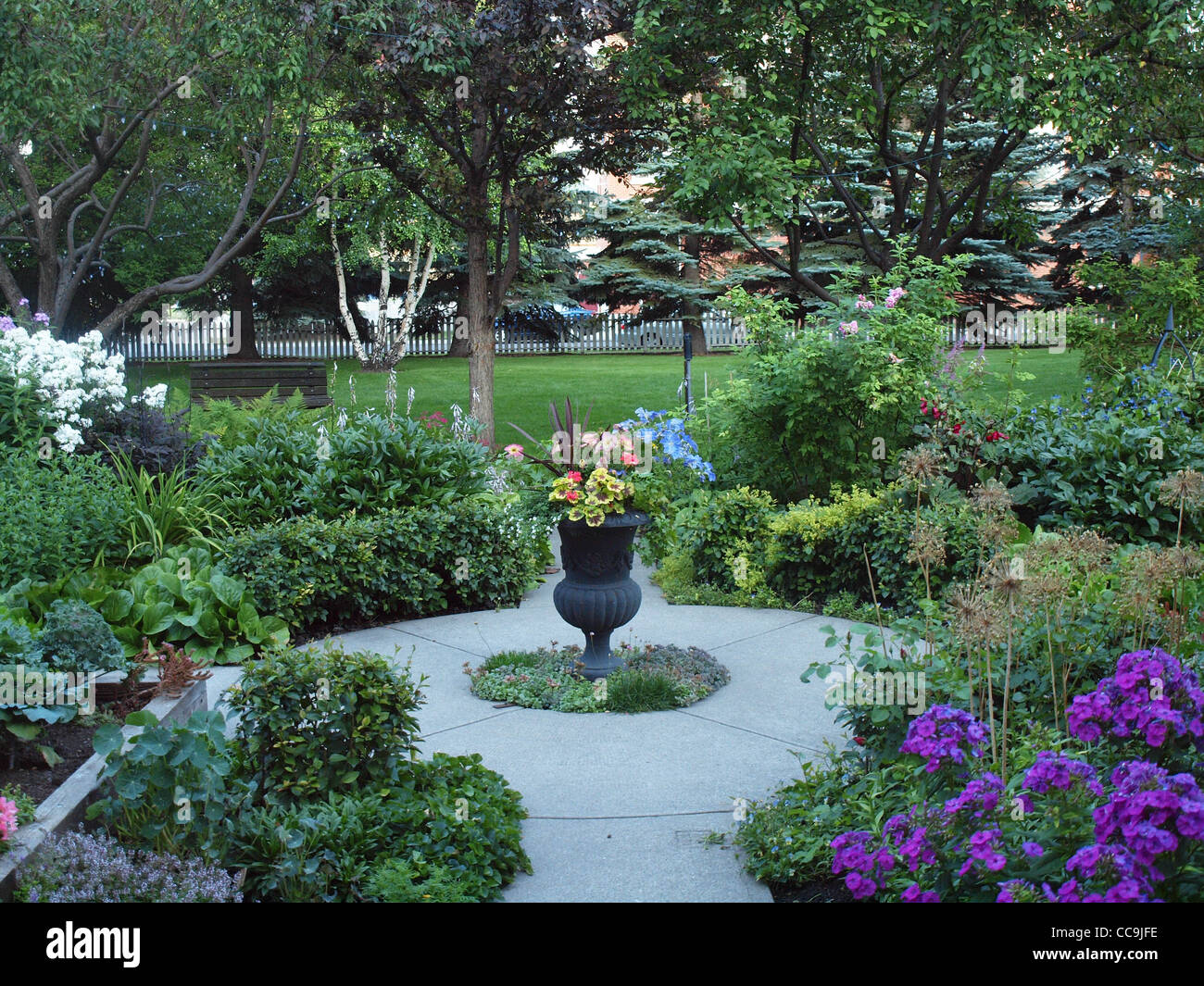 English Cottage Style Garden with Flowers in Bloom Stock Photo - Alamy
