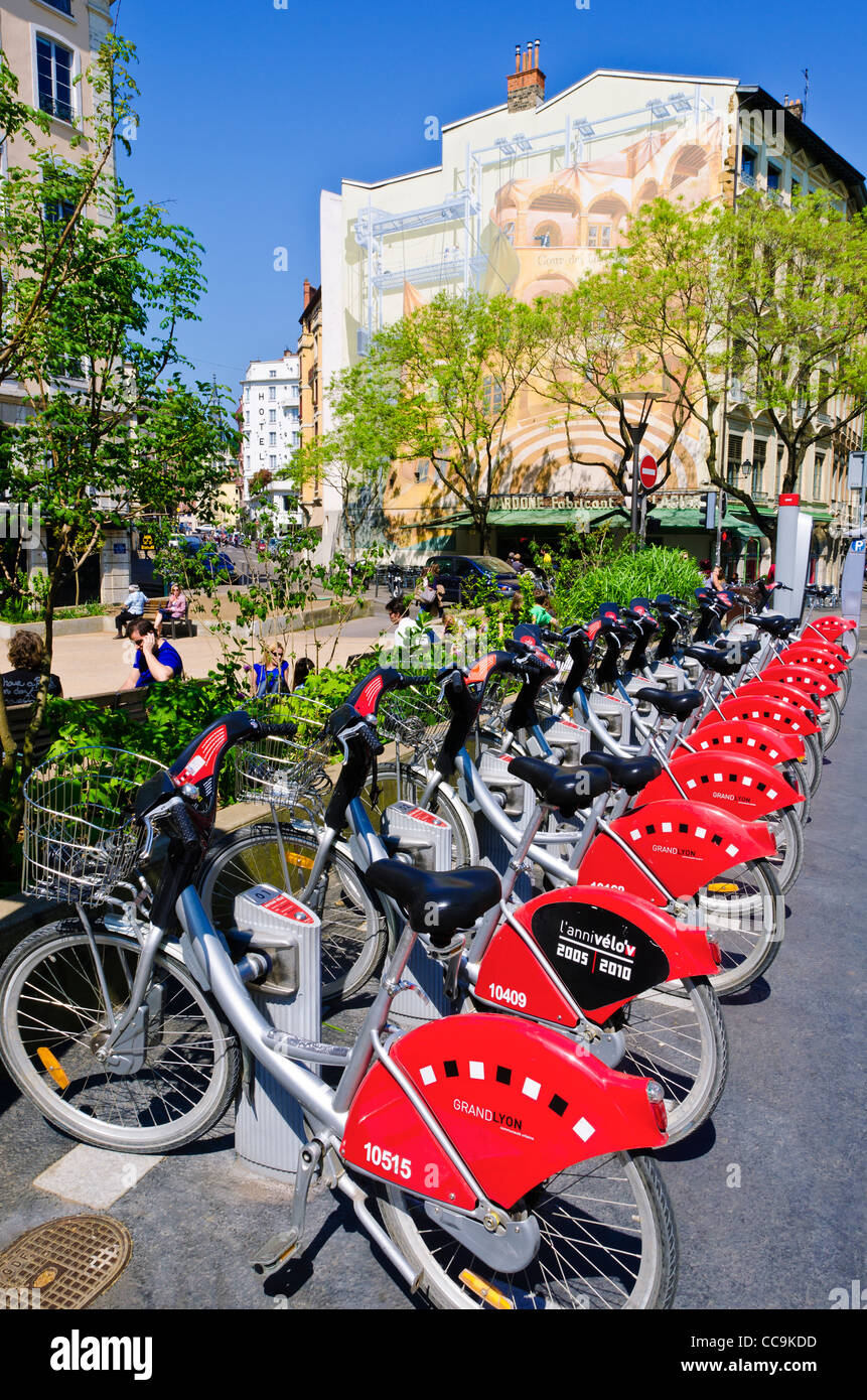 Motorized bikes france hires stock photography and images Alamy