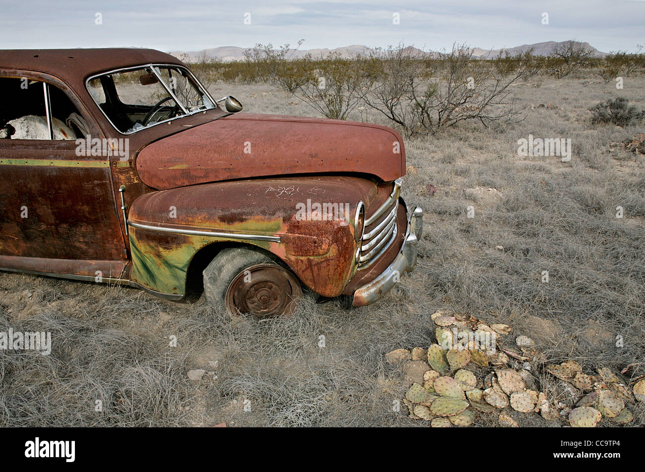 Old abandoned vintage car in hi-res stock photography and images - Alamy
