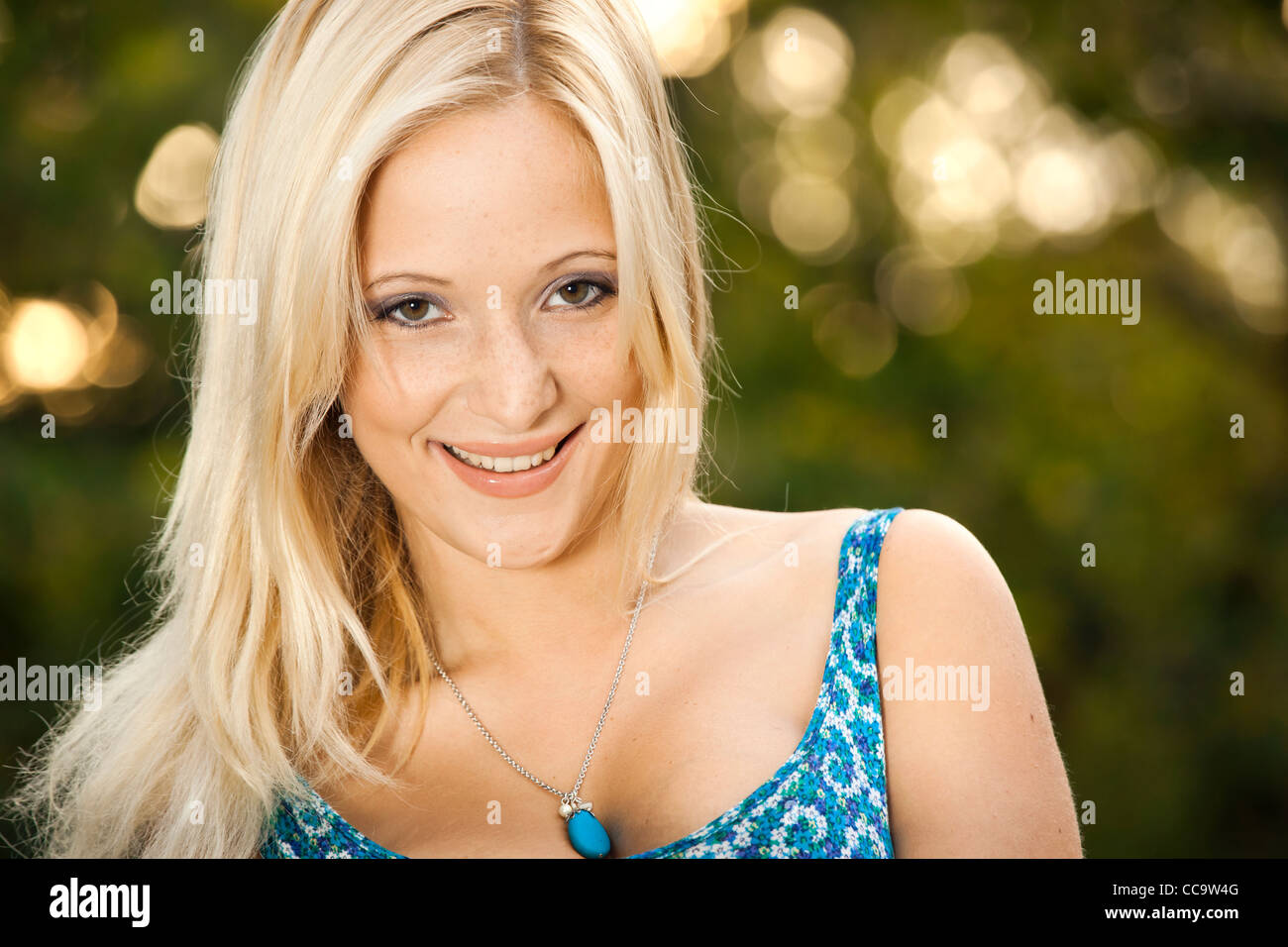 Outdoor portrait of a beautiful young girl smiling Stock Photo - Alamy
