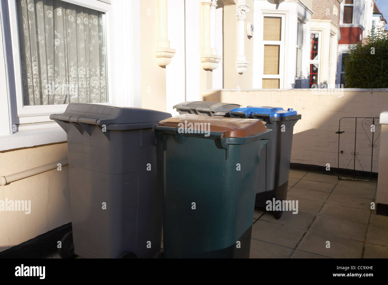 Wheelie bins garden hi-res stock photography and images - Alamy