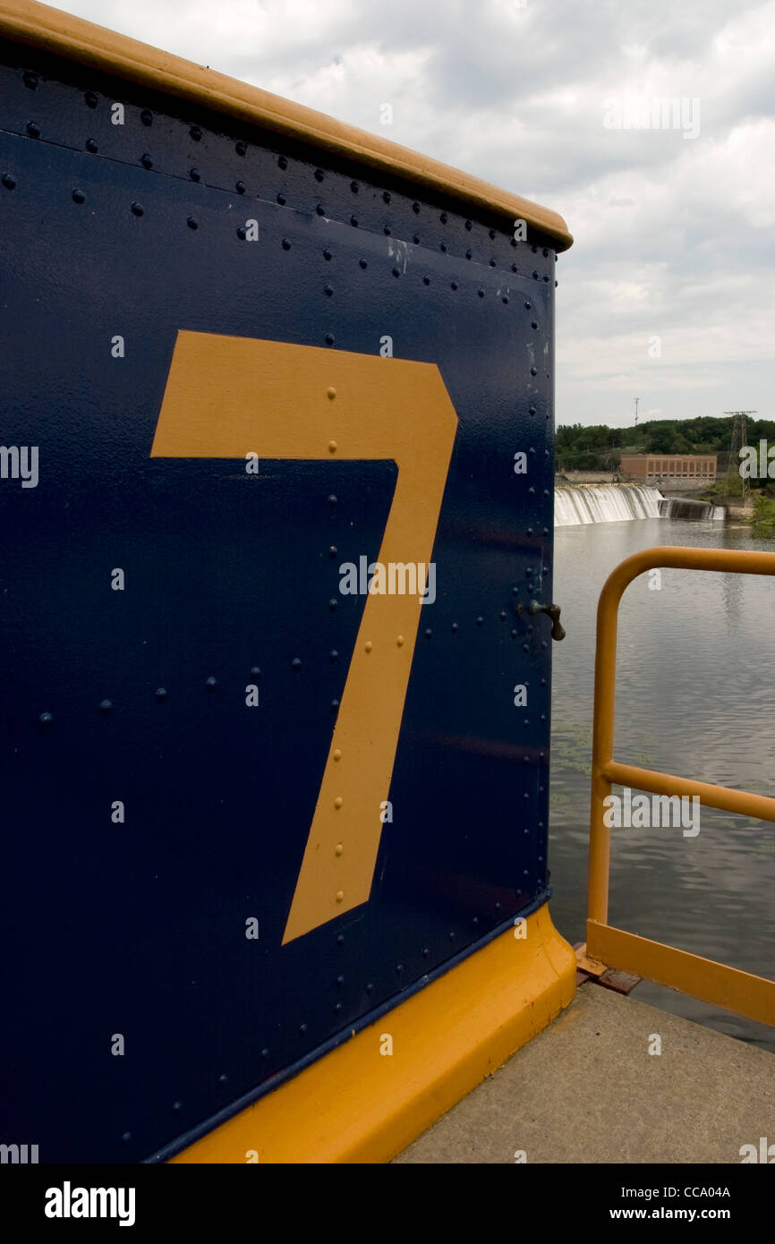Erie canal lock hi-res stock photography and images - Alamy