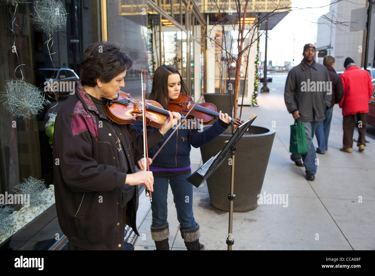 Street performers, violinists Chicago Illinois Stock Photo