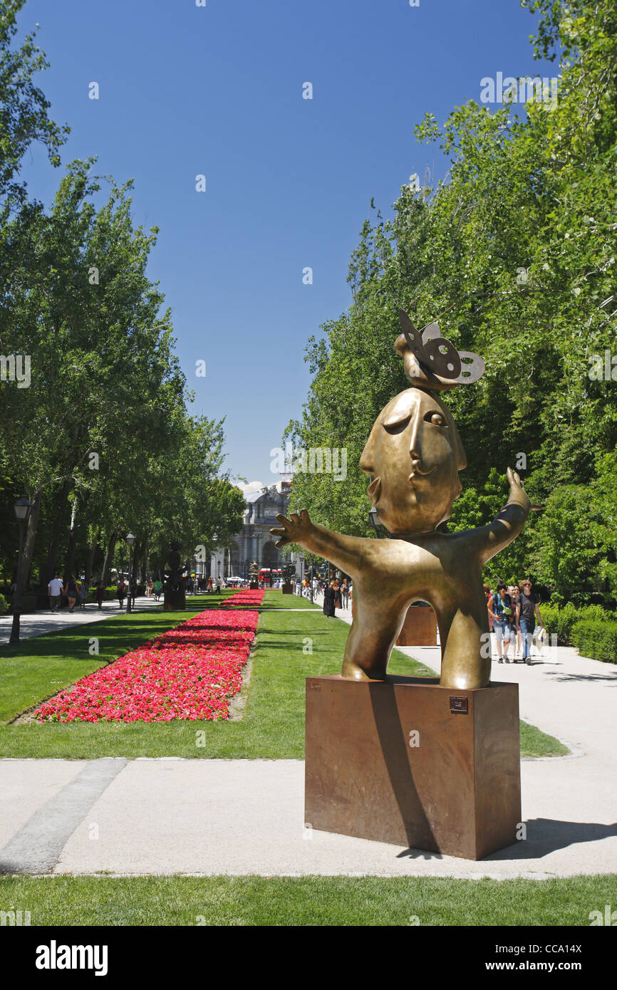 Hombre con mariposa (Butterfly Man) sculpture, exhibition Universo Urbano by the sculptor Juan Ripollés, Retiro Park in Madrid Stock Photo
