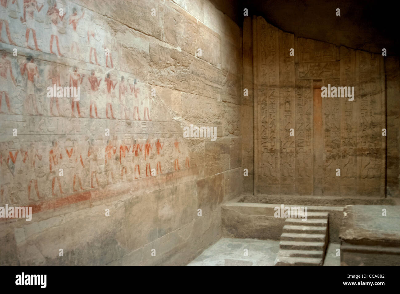 Mastaba of Kagemni (2350 BC). Hall of the False Door Stela. Servants carrying offerings to the Ka of the deceased. Saqqara. Stock Photo
