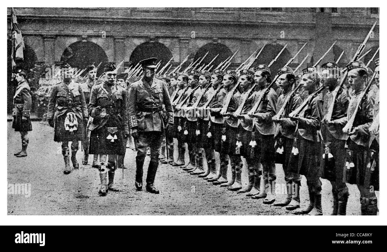 Parade inspection Royal Scots Guard Kilt uniform bayonet Officer General Scottish commander barrack garrison Stock Photo