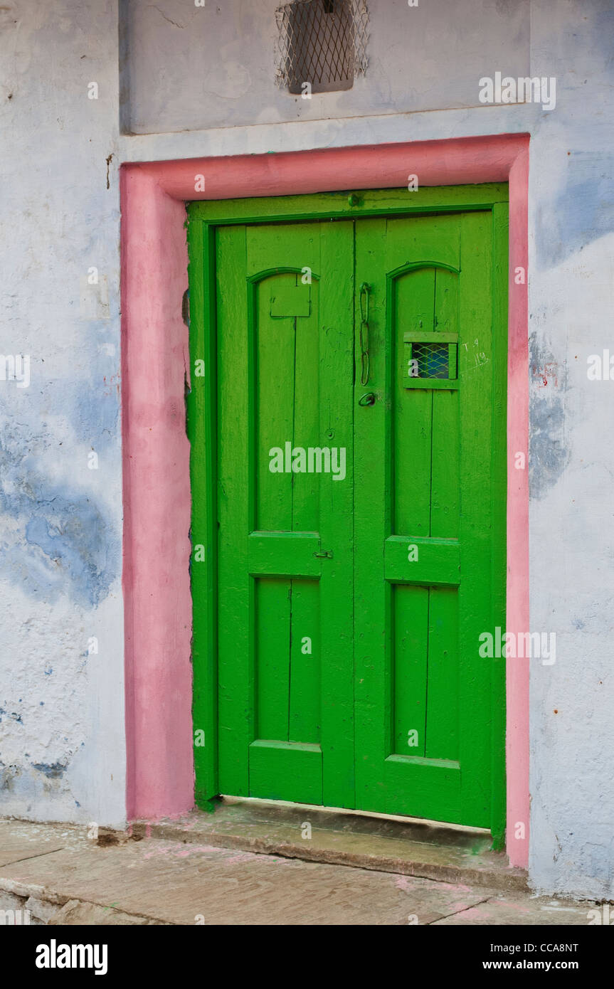 Green door and pink frame, Vrindavan, Uttar Pradesh, India Stock Photo
