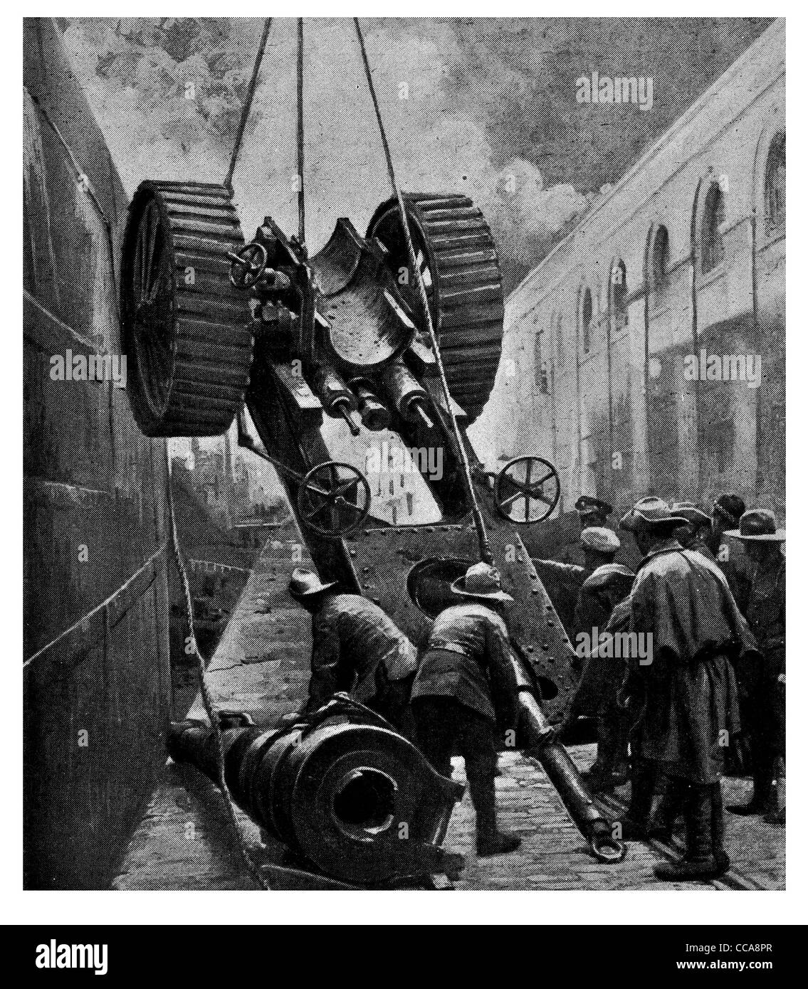 1916 Landing huge gun quay Greek port weapon dock artillery howitzer sailor gunner engineers warehouse ship cargo ship Stock Photo