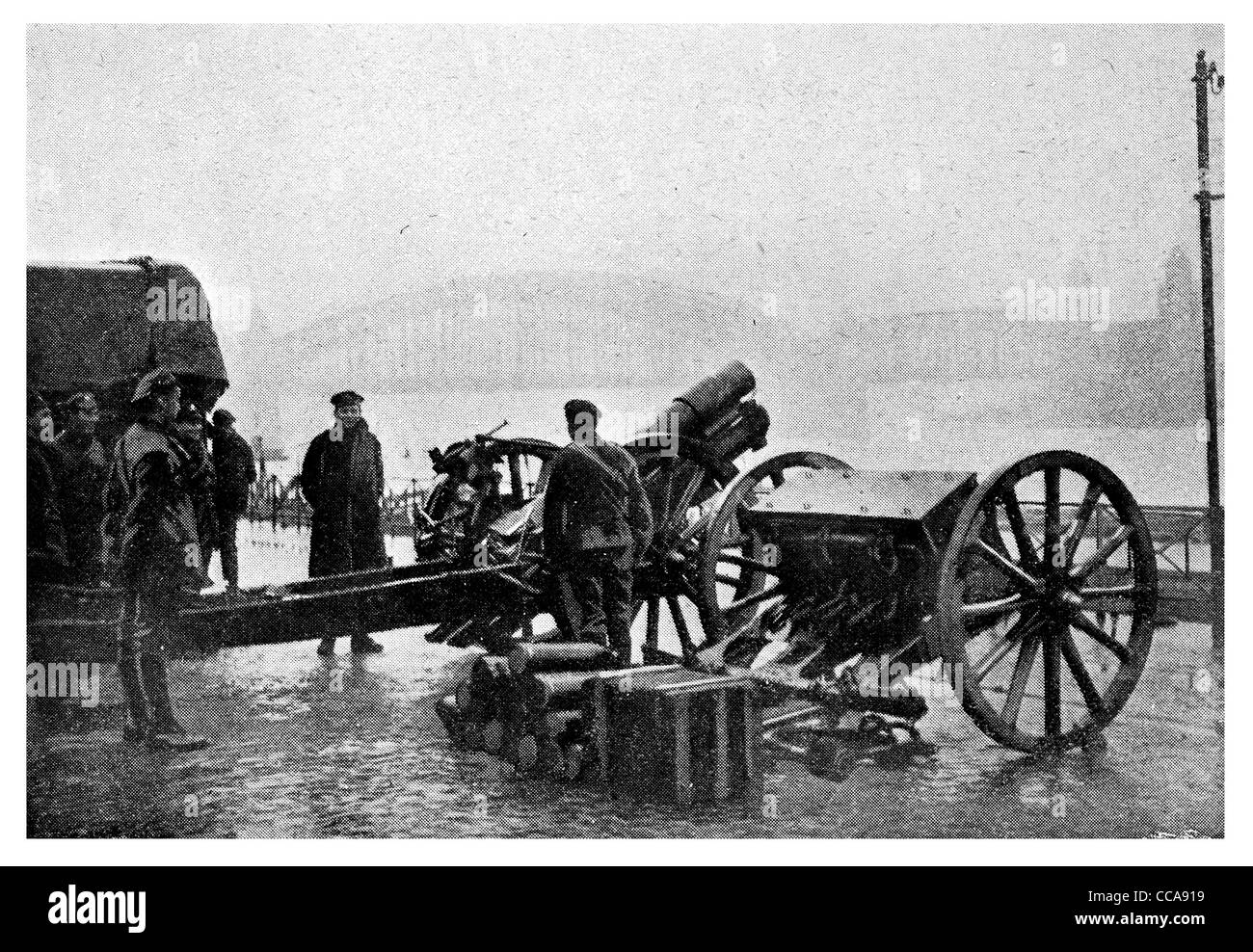 1918 British howitzer Cologne firing on Rhine December National Anthem artillery piece shells shell gunner crew bridge gun Stock Photo