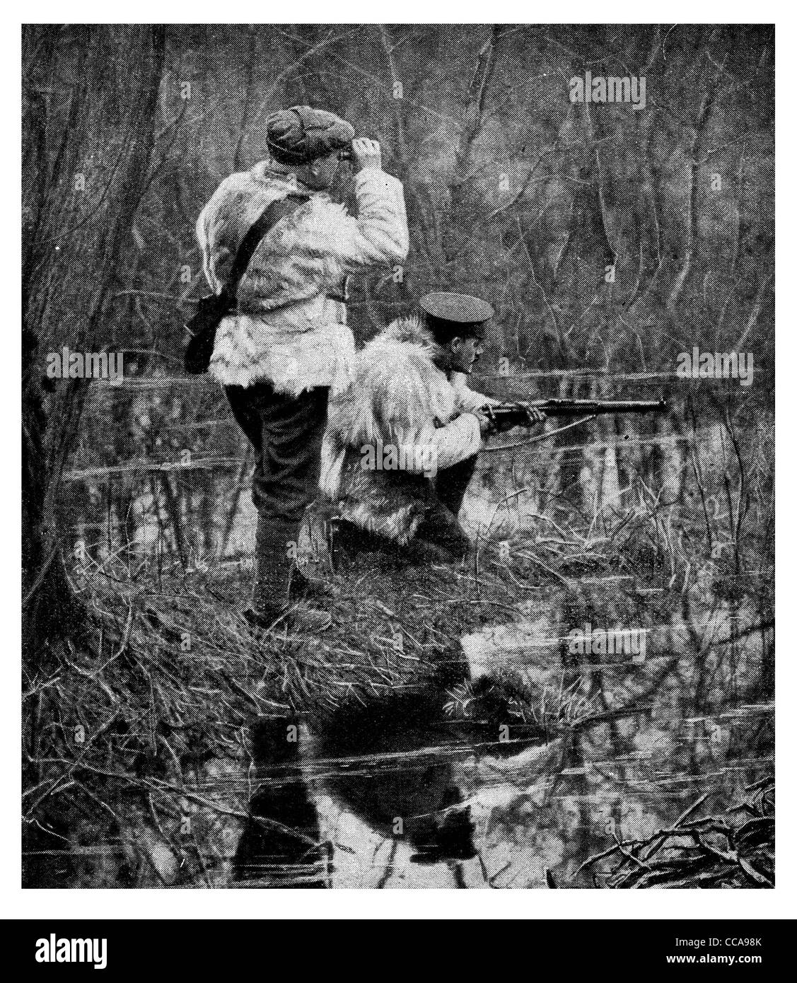 1915 winter fur coat British soldier in France Rifle forest gorilla tactics binoculars bush hedge camouflage special uniform Stock Photo