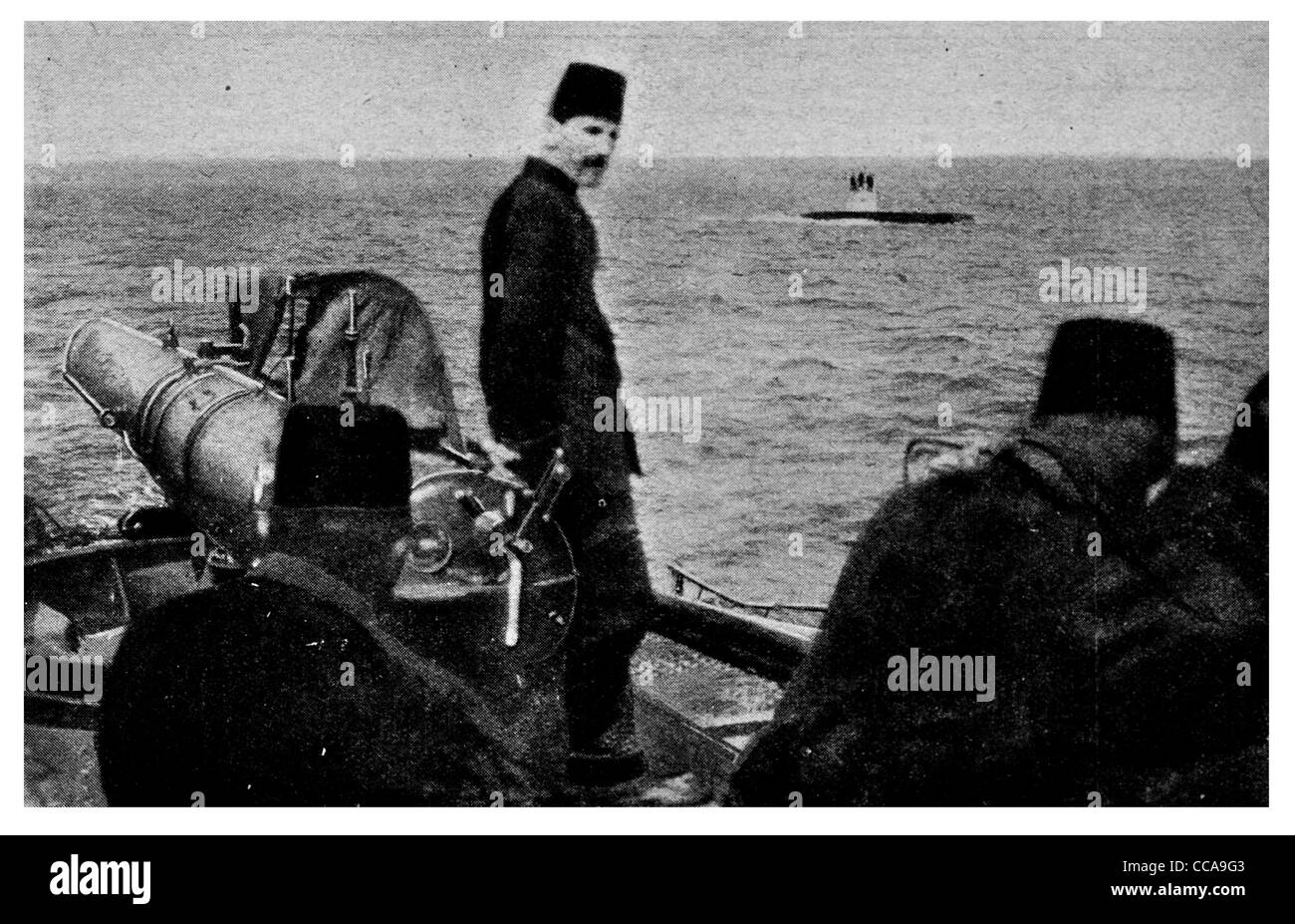Turkish Navy Submarine Dardanelles spotted by Ottoman torpedo boat Giant Gun 1916 gunner U boat Navy Naval sailor periscope Stock Photo